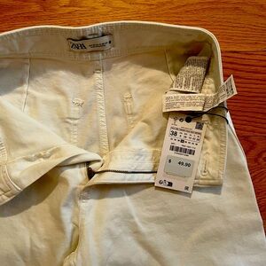 Zara new women’s white jeans w frayed bottoms! Tags still on! USA size 6
